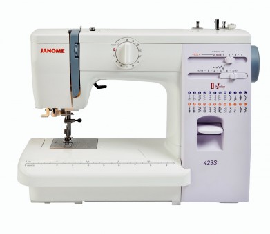 Электромеханическая швейная машина Janome 423S/ 5522 Простая и надежная электромеханическая машина Janome 423S/ 5522, широко известная среди профессиональных швей и любителей.