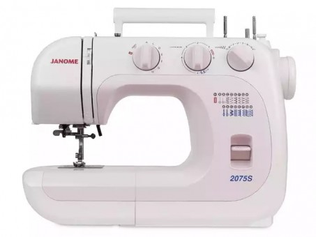 Электромеханическая швейная машина Janome 2075s Легкая в использовании электромеханическая швейная машина Janome 2075S идеально подходит как для начинающих, так и для более опытных пользователей. 